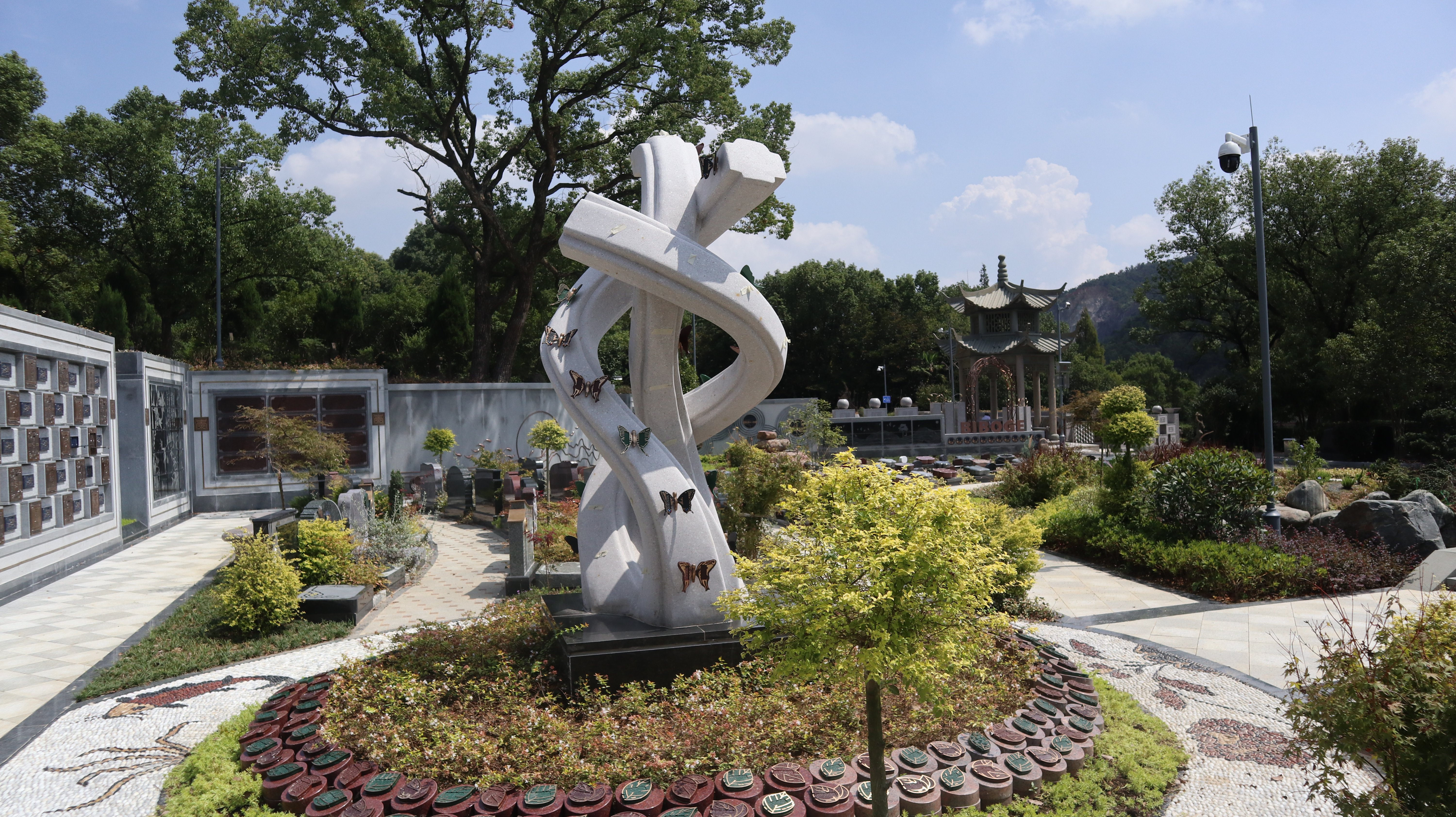 人生就是博官网以”微刷新”引领老旧墓园走向绿色生态将来