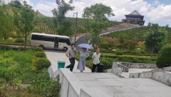 <b>不畏炎暑，参观领导促提升</b>