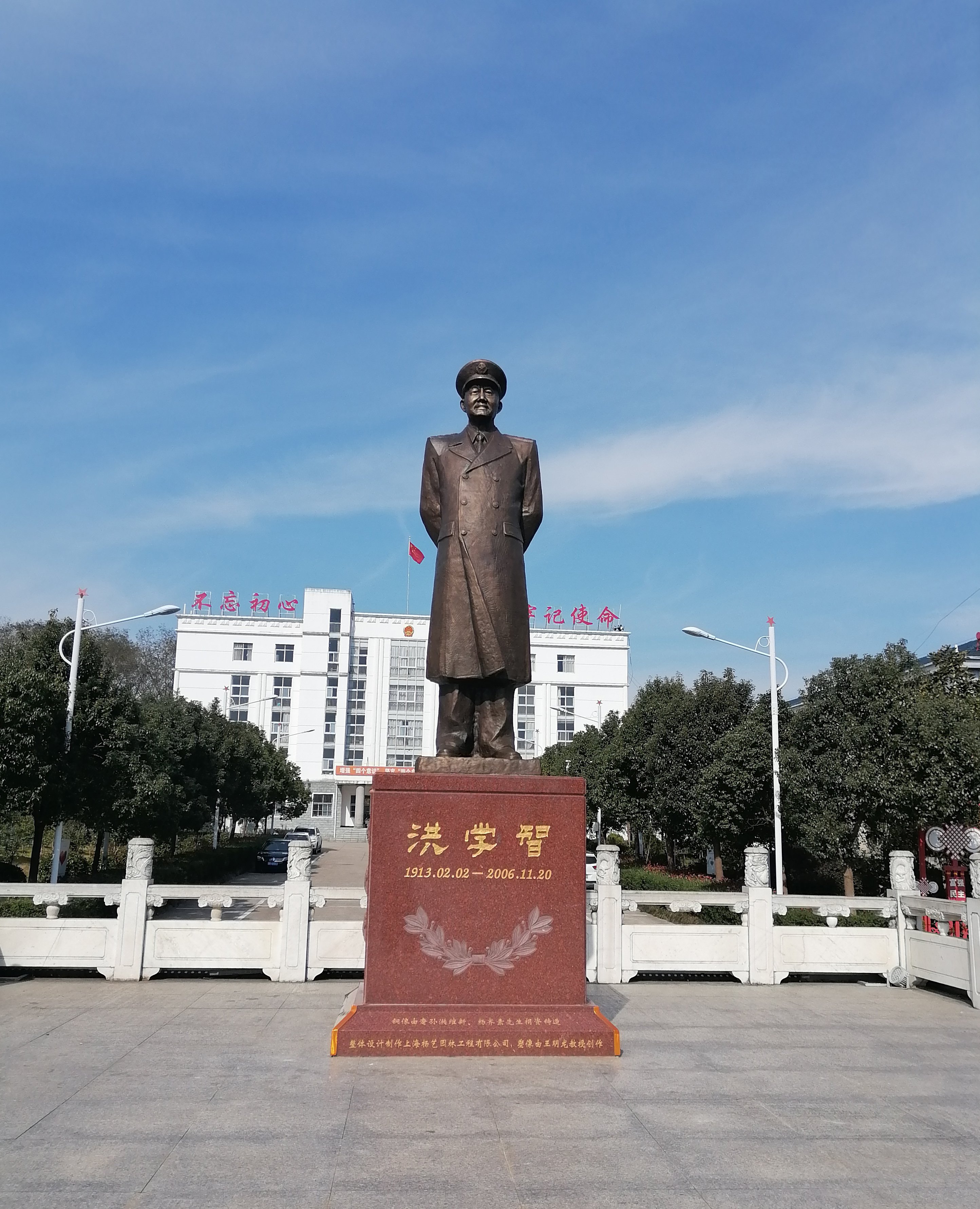 墓园铜韵，不朽的人文影象